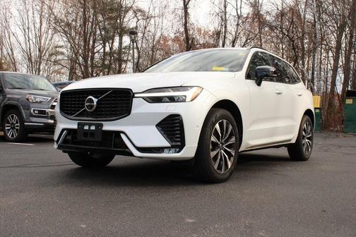 2023 Volvo XC60 Plus Dark Theme
