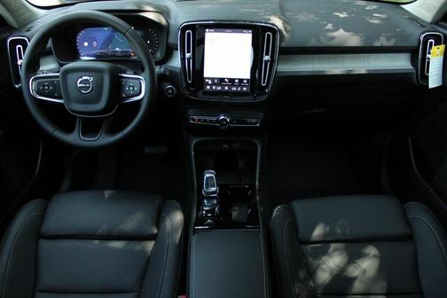 2026 Volvo XC40 B5 Plus