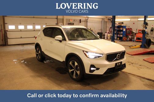 2023 Volvo XC40 B5 Plus Bright Theme