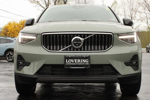 2025 Volvo XC40 Ultra Bright Theme