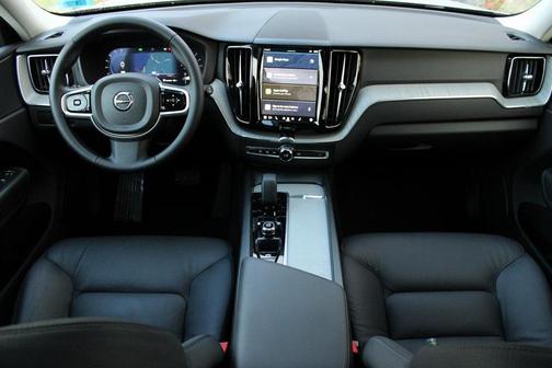 2025 Volvo XC60 B5 Plus