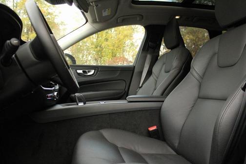 2025 Volvo XC60 B5 Plus