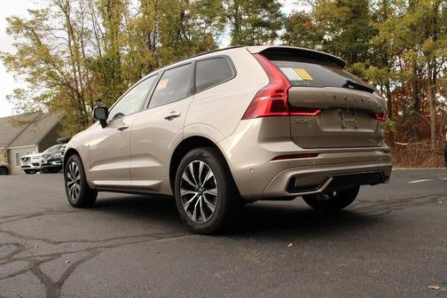 2025 Volvo XC60 B5 Plus
