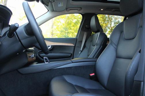 2024 Volvo XC90 B6 Plus Bright Theme 7-Seater