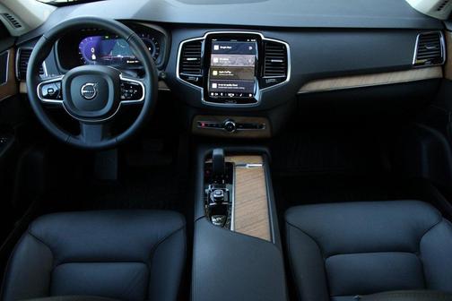 2024 Volvo XC90 B6 Plus Bright Theme 7-Seater