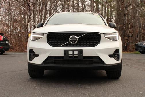 2025 Volvo XC40 B5 Plus Dark Theme