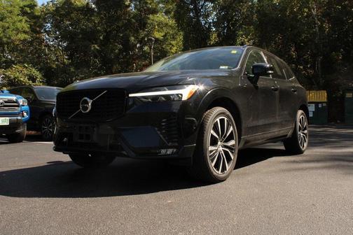 2023 Volvo XC60 B5 Plus Dark Theme