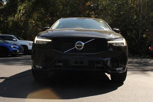 2023 Volvo XC60 B5 Plus Dark Theme