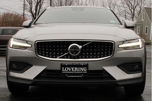 2024 Volvo V60 Cross Country B5 Plus