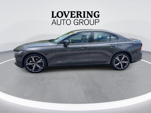 Platinum Grey 2025 Volvo S60 B5 Plus