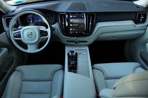 2022 Volvo XC60 B6 Inscription