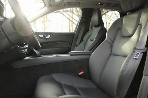 2021 Volvo XC60 T5 Momentum