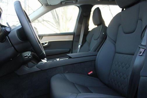 2026 Volvo XC90 Plus, B6 AWD Gas (mild hybrid), Gasoline, Bright, 7 Seats