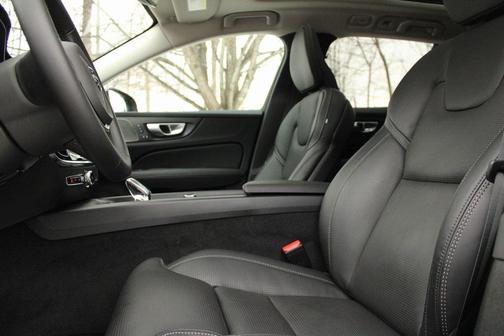 2024 Volvo V60 Cross Country B5 Ultimate