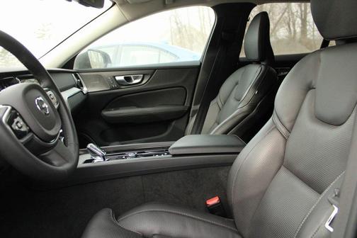 2024 Volvo V60 Cross Country B5 Ultimate