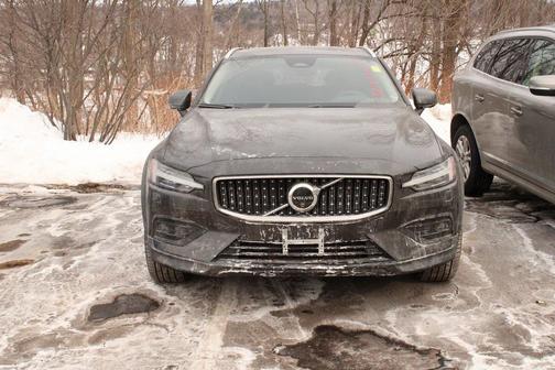 2024 Volvo V60 Cross Country B5 Ultimate