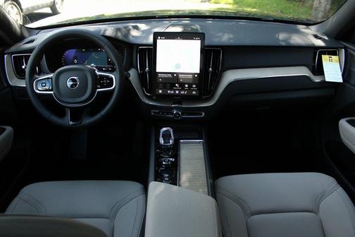 2026 Volvo XC60 B5 Plus
