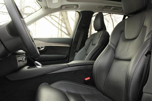 2024 Volvo XC90 Recharge Plug-In Hybrid T8 Ultimate Bright Theme 7-Seater