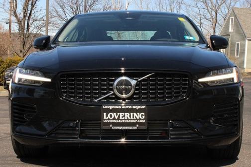 2024 Volvo S60 Recharge Plug-In Hybrid T8 Plus Dark Theme