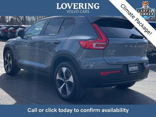 2023 Volvo XC40 B5 Plus Dark Theme