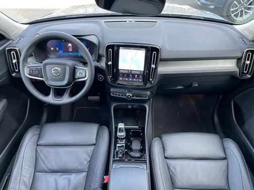 2023 Volvo XC40 B5 Plus Dark Theme