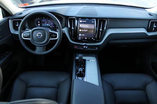 2025 Volvo XC60 B5 Plus