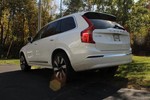 2024 Volvo XC90 Recharge Plug-In Hybrid T8 Plus Bright Theme 7-Seater