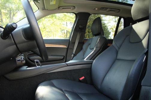 2024 Volvo XC90 Recharge Plug-In Hybrid T8 Plus Bright Theme 7-Seater