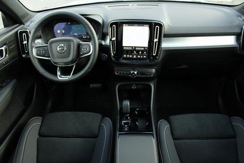 2026 Volvo XC40 B5 Ultra Black Edition