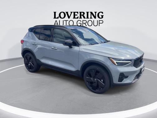 Vapour Grey Metallic 2026 Volvo XC40 B5 Ultra Black Edition