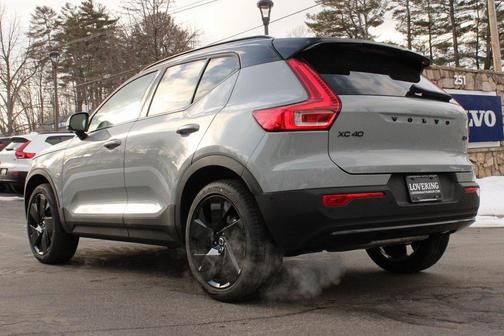 2026 Volvo XC40 B5 Ultra Black Edition