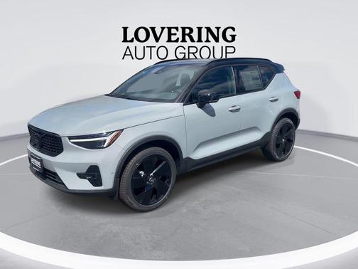 Vapour Grey Metallic 2026 Volvo XC40 B5 Ultra Black Edition