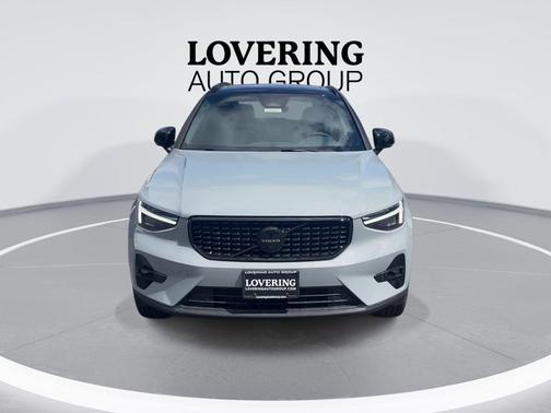 Vapour Grey Metallic 2026 Volvo XC40 B5 Ultra Black Edition
