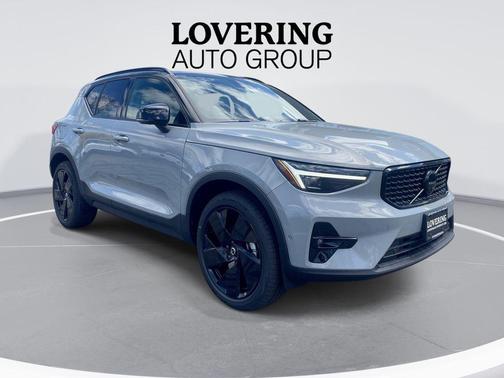 Vapour Grey Metallic 2026 Volvo XC40 B5 Ultra Black Edition