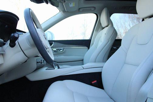 2024 Volvo XC90 Recharge Plug-In Hybrid T8 Plus Bright Theme 7-Seater