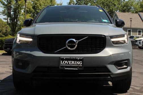 2022 Volvo XC40 R-Design