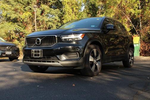 2022 Volvo XC40 T5 Momentum
