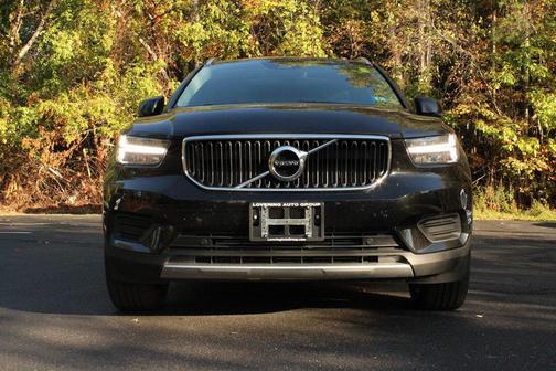 2022 Volvo XC40 T5 Momentum