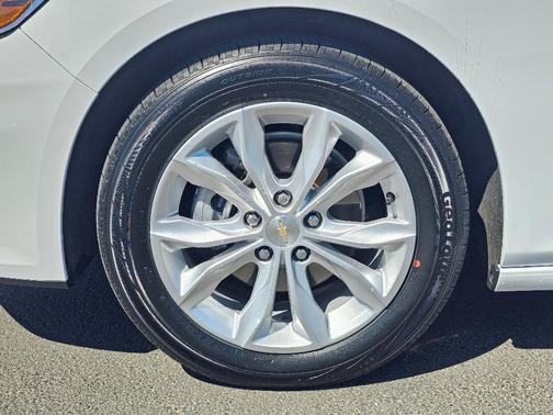 Summit White 2024 Chevrolet Malibu LT