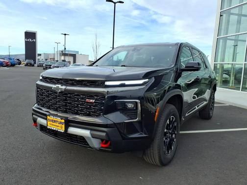 Mosaic Black 2024 Chevrolet Traverse Z71