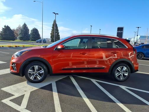 2022 Kia Niro LXS