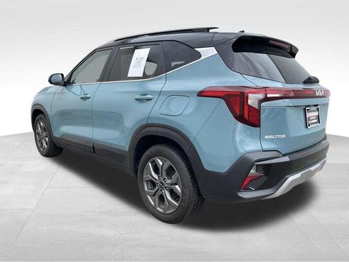 Pluton Blue/Black Roof 2024 Kia Seltos S