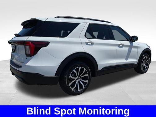 Star White Metallic Tri-Coat 2025 Ford Explorer ST-Line