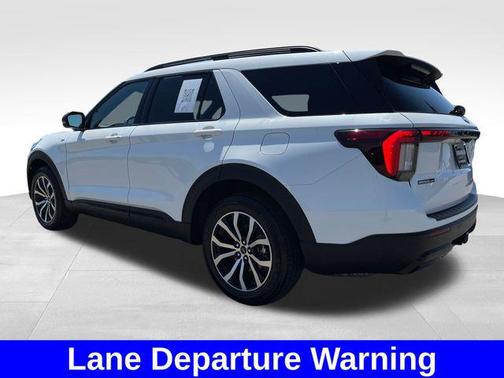 Star White Metallic Tri-Coat 2025 Ford Explorer ST-Line