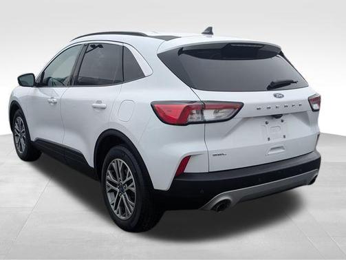 Oxford White 2022 Ford Escape SEL