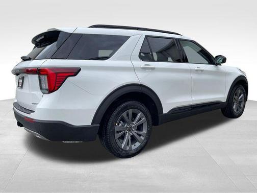 Star White Metallic Tri-Coat 2026 Ford Explorer Active
