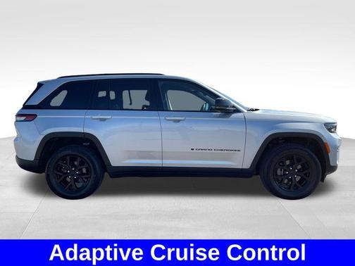 Silver Zynith 2025 Jeep Grand Cherokee Altitude