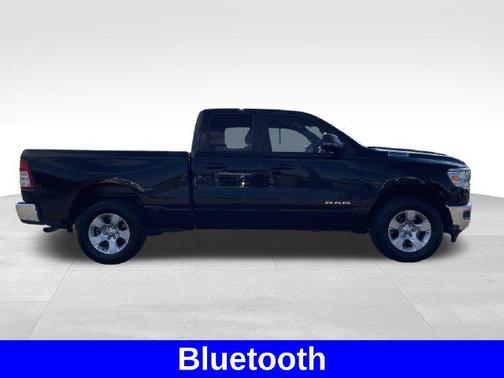 Diamond Black Crystal Pearlcoat 2023 RAM 1500 Big Horn/Lone Star