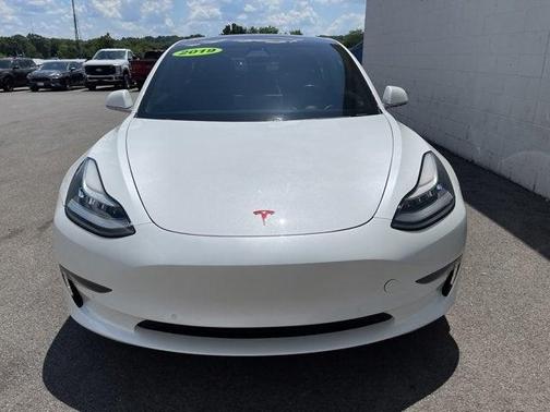 Pearl White Multi-Coat 2019 Tesla Model 3 Standard Range Plus