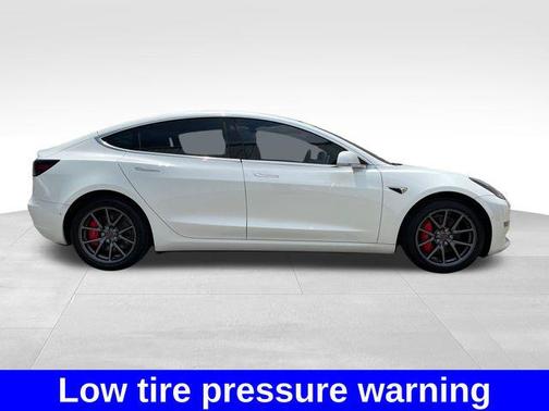Pearl White Multi-Coat 2019 Tesla Model 3 Mid Range